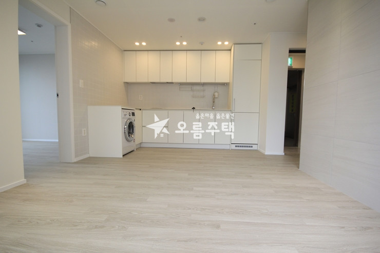경기 수원권선구 세류동 수원 3룸 막힘없는 코너땅의 남서향의 뷰~ 분양 매물번호 15065 사진 2