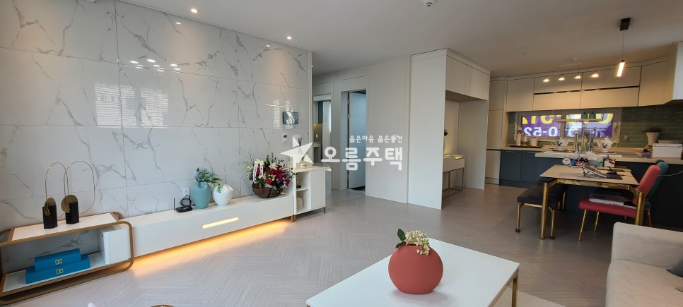 경기 수원영통구 영통동 영통에서 잘지었다고 하는 3룸 있어요 분양 매물번호 13693 사진 3